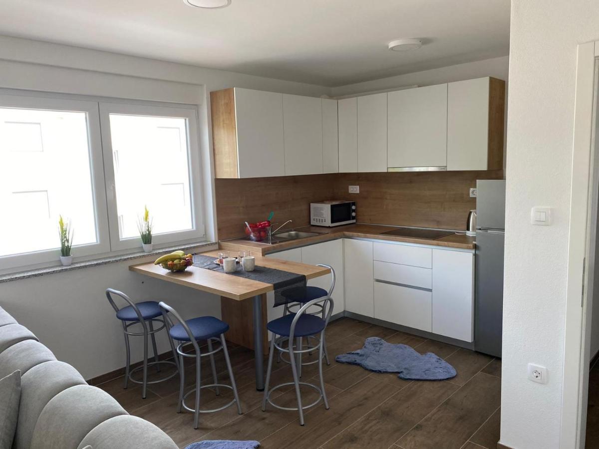 Apartmani Grgic On The Adress Branka Fucica 96 Malinska Exterior photo