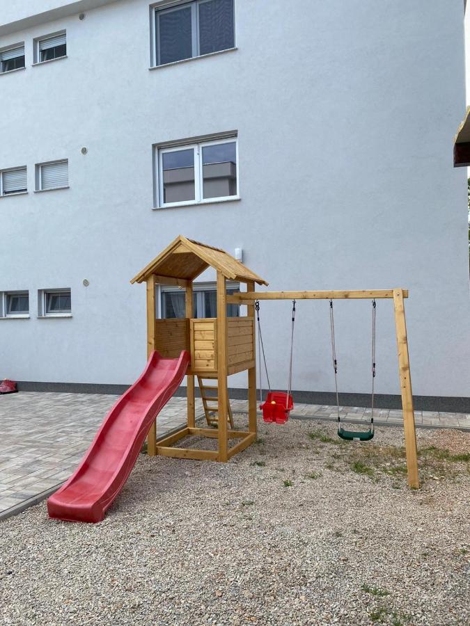 Apartmani Grgic On The Adress Branka Fucica 96 Malinska Exterior photo